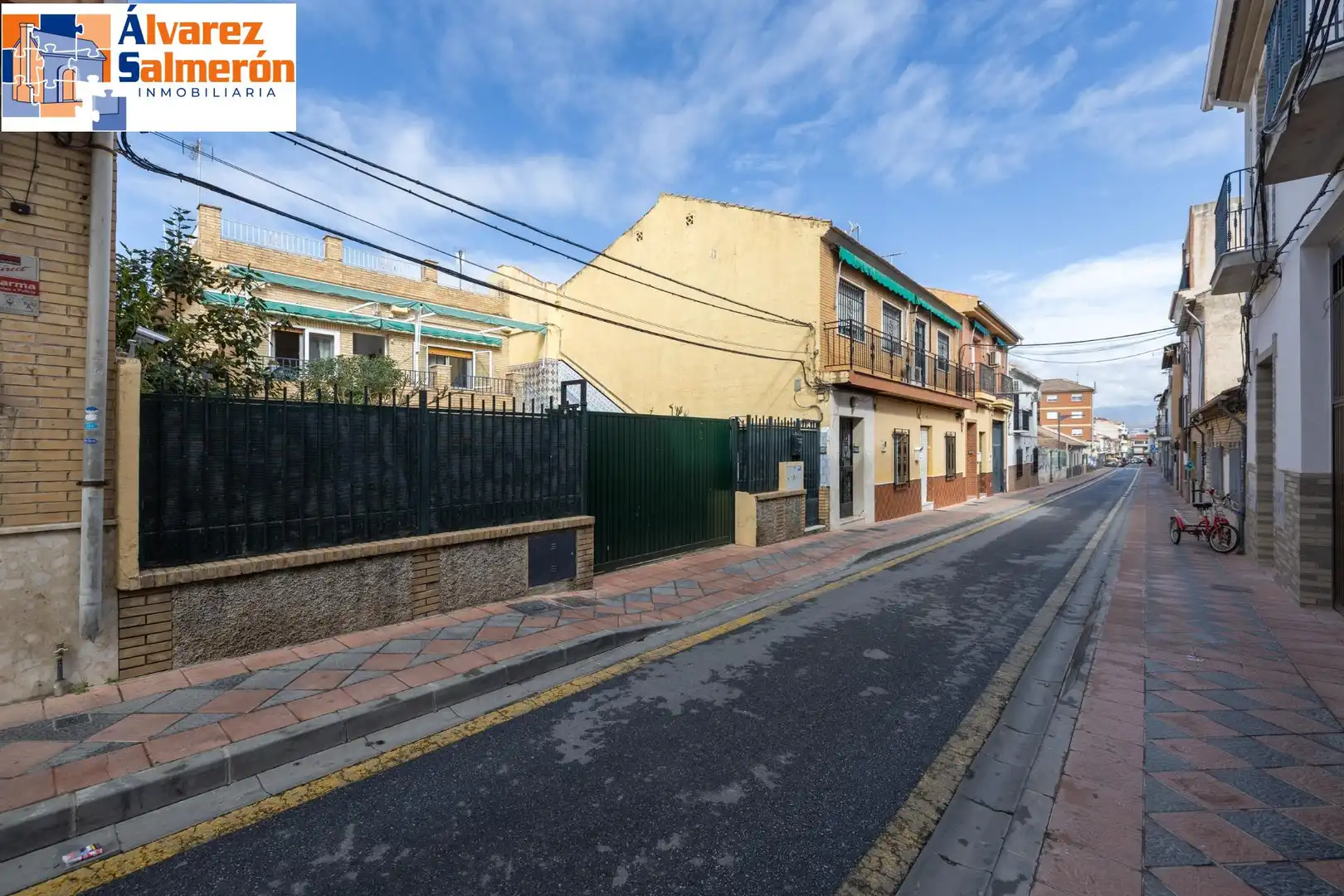 Exterior view of Houses for sale in Armilla  with Air Conditioner, Storage room and Balcony