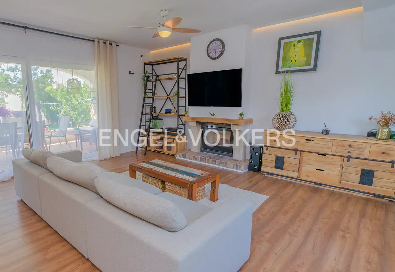 Sala de estar de Casa o chalet en venta en El Campello con Aire acondicionado, Calefacción y Jardín privado