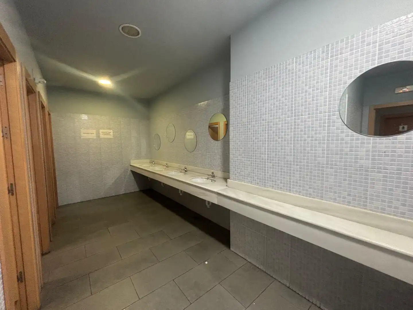 Bathroom of Commercial properties for sale in Cádiz