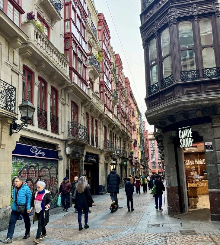 Vista exterior de Pis en venda en Bilbao  amb Calefacció i Balcó