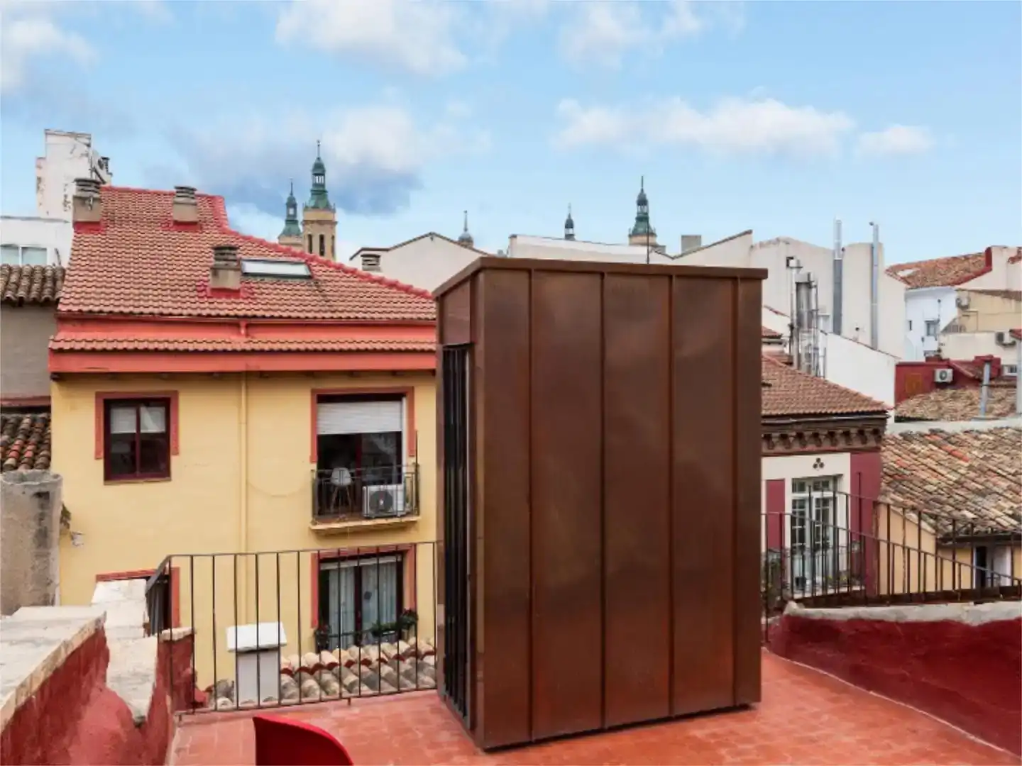 Vista exterior de Àtic de lloguer en  Zaragoza Capital amb Aire condicionat