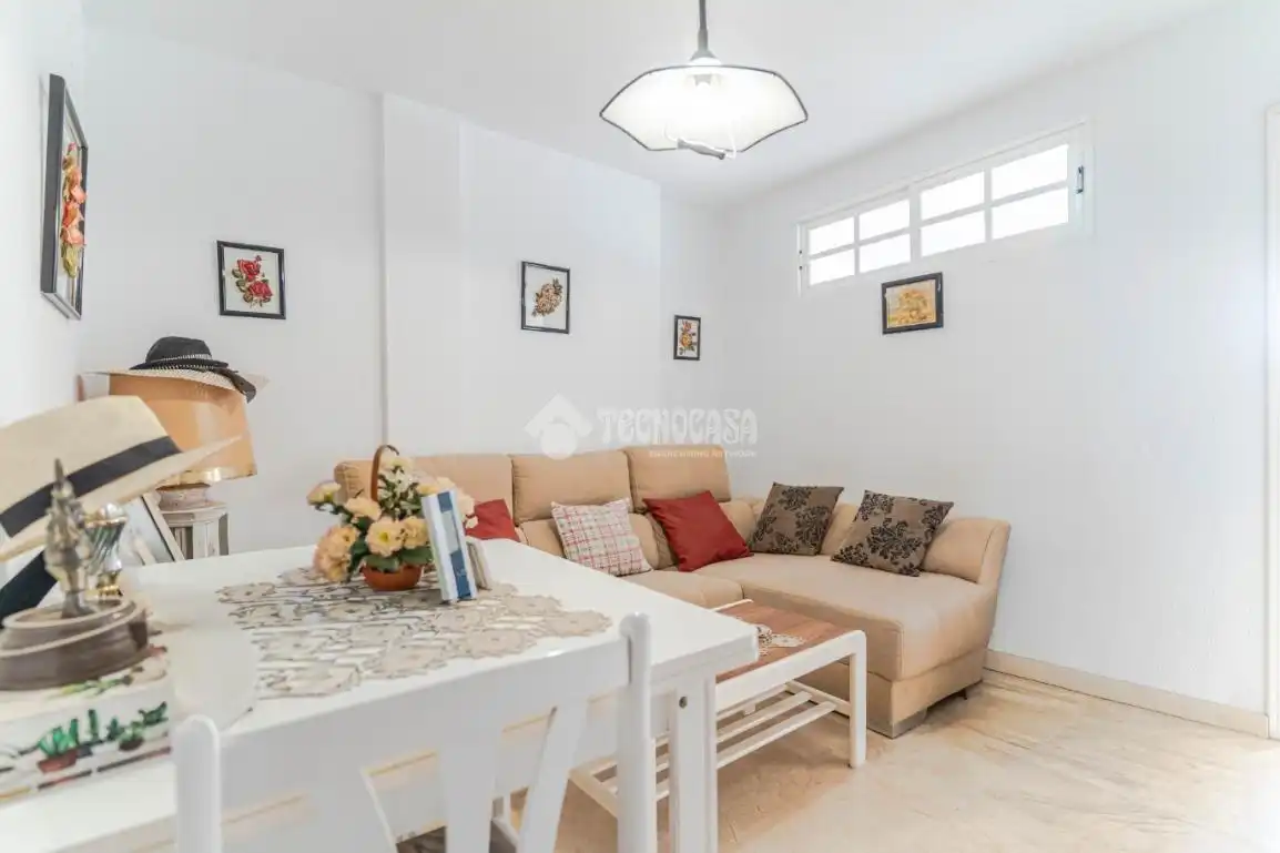 Sala de estar de Casa adosada en venta en Motril con Terraza, Trastero y Balcón