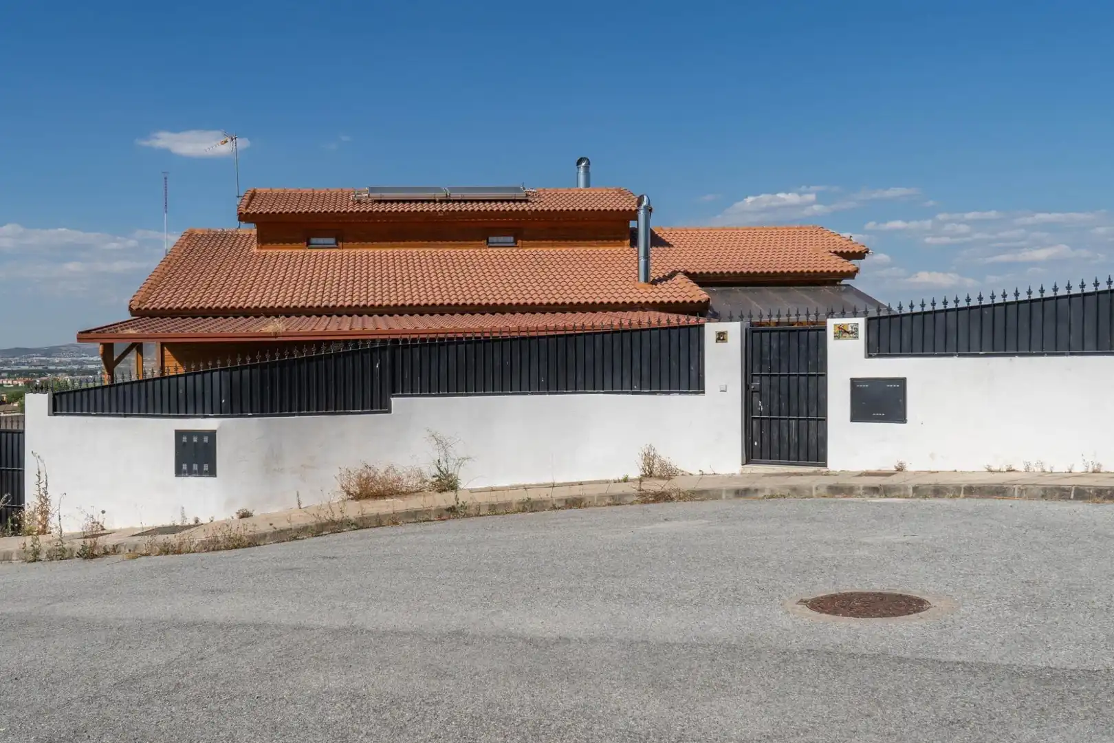 Vista exterior de Casa o chalet en venta en Cúllar Vega con Aire acondicionado, Calefacción y Terraza
