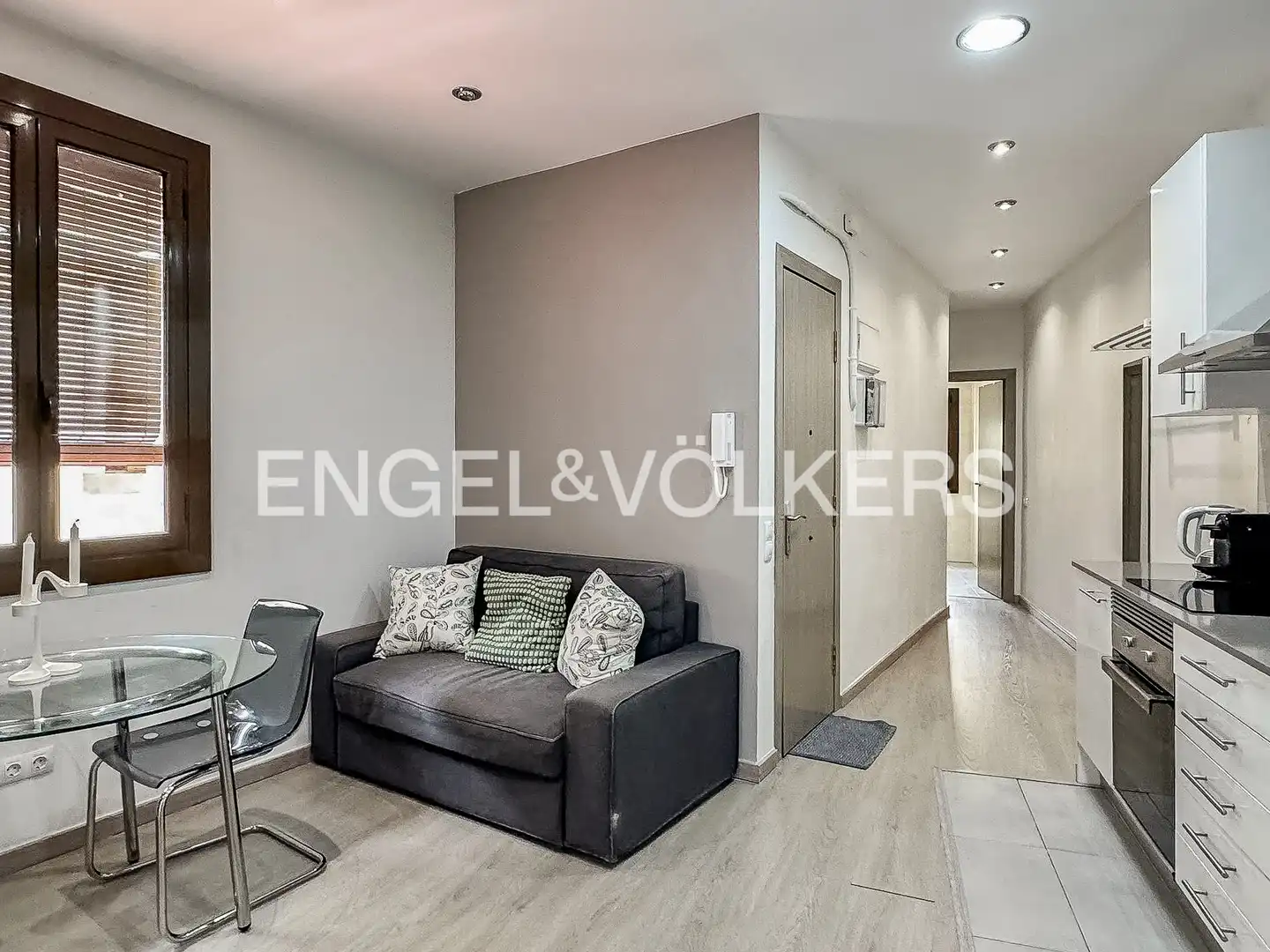 Living room of Flat for rent in  Barcelona Capital  with Air Conditioner, Heating and Parquet flooring