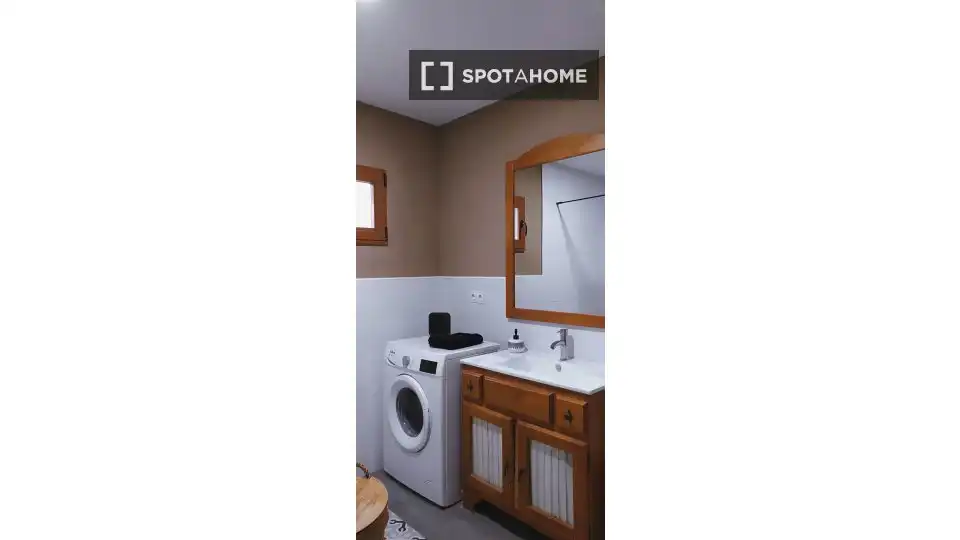 Bathroom of Flat for rent in Torrent  with Air Conditioner, Heating and Furnished