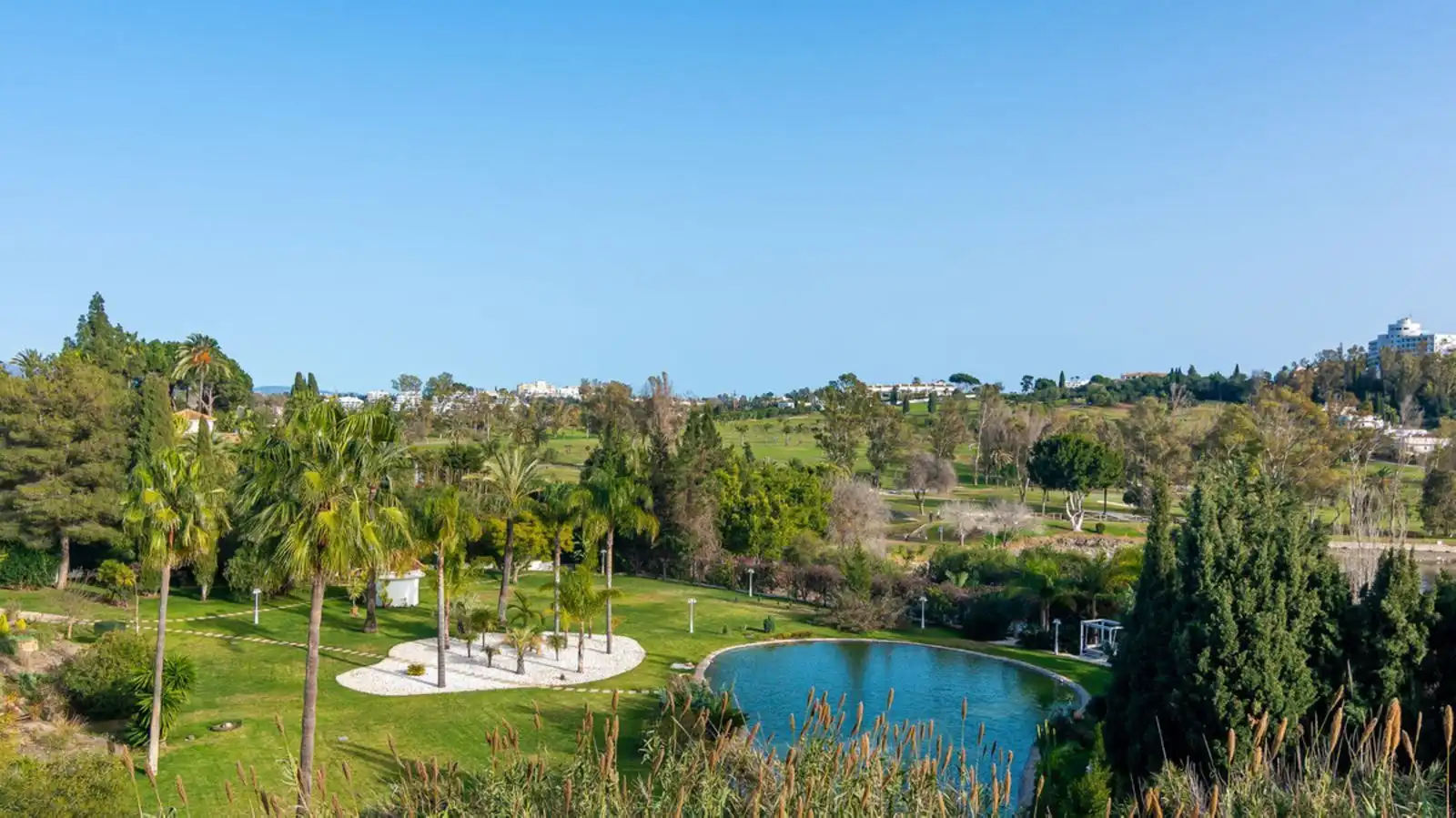 Jardín de Piso en venta en Estepona con Aire acondicionado, Terraza y Amueblado