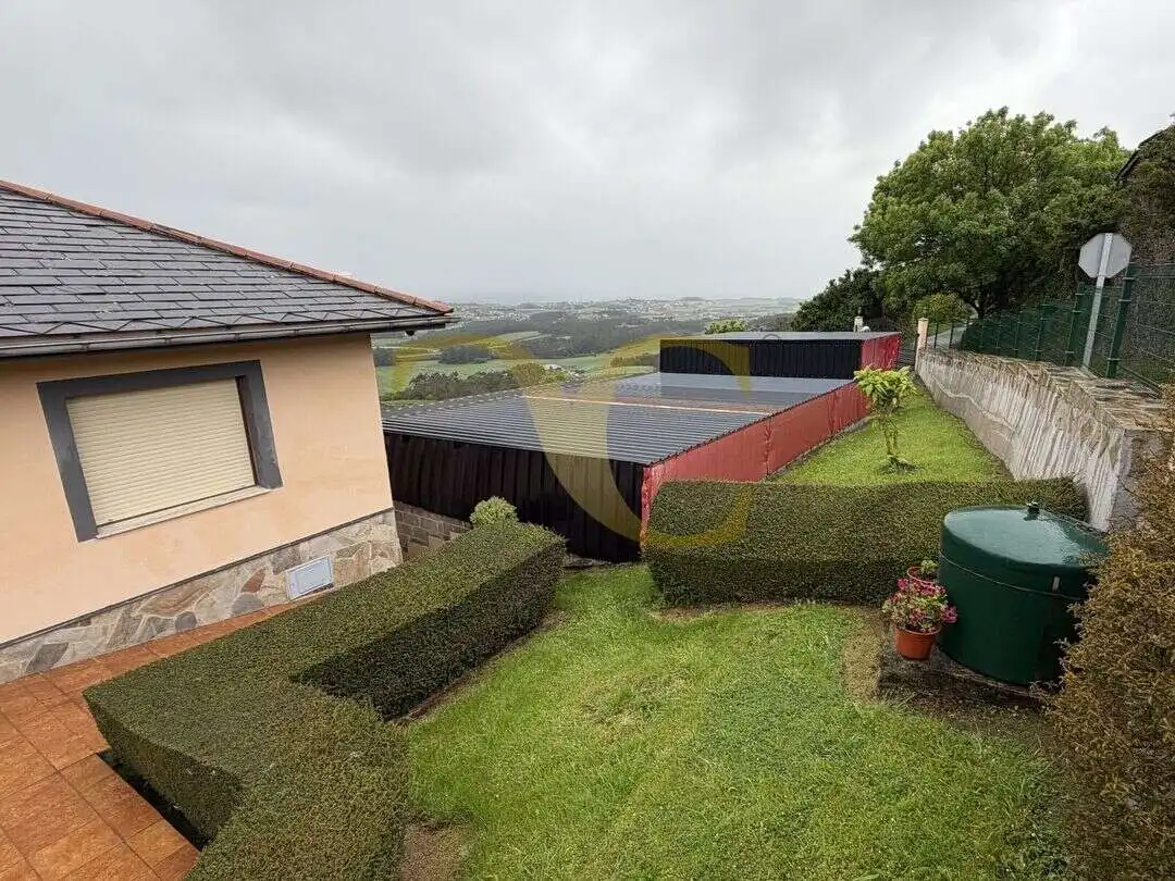 Terrassa de Casa o xalet en venda en Navia amb Calefacció, Jardí privat i Traster