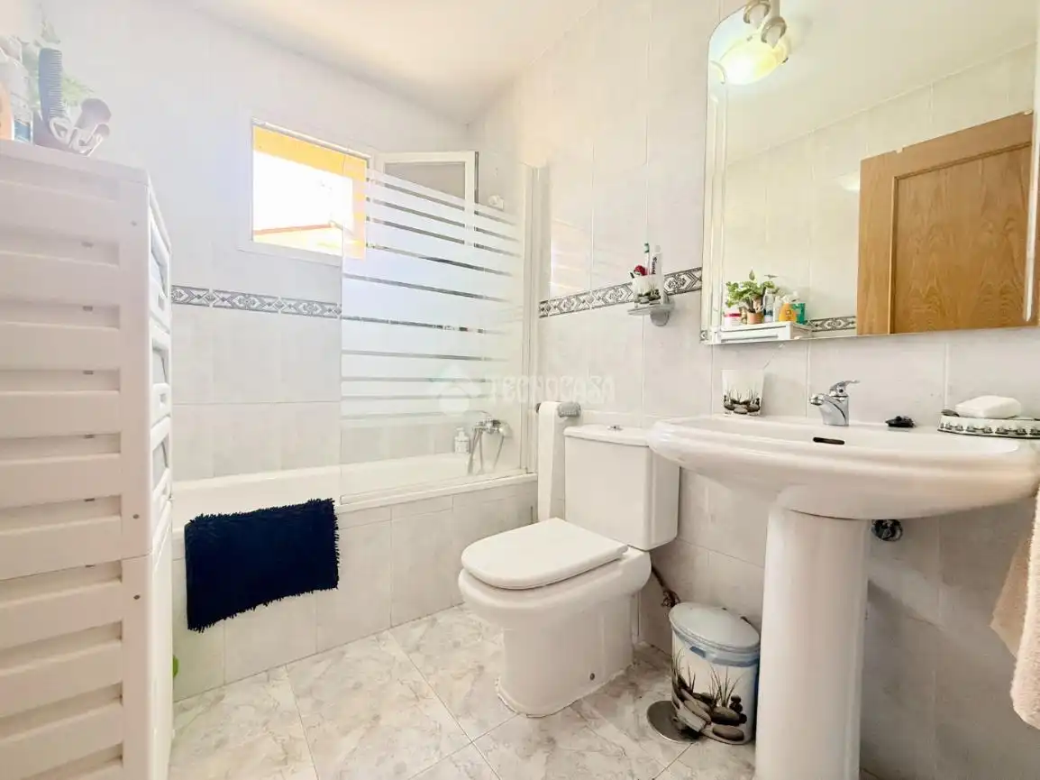 Casa aparellada en venda a Alovera, imagen 27