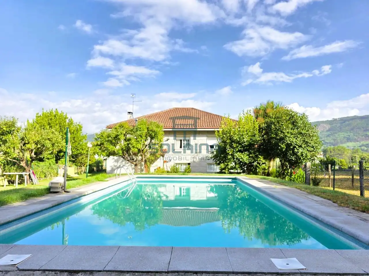 Piscina de Casa o xalet en venda en Castrelo de Miño amb Calefacció, Jardí privat i Terrassa