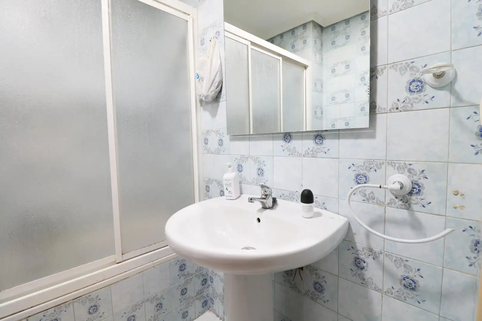 Badezimmer von Wohnung zum Verkauf in Elche / Elx mit Klimaanlage, Möbliert und Balkon