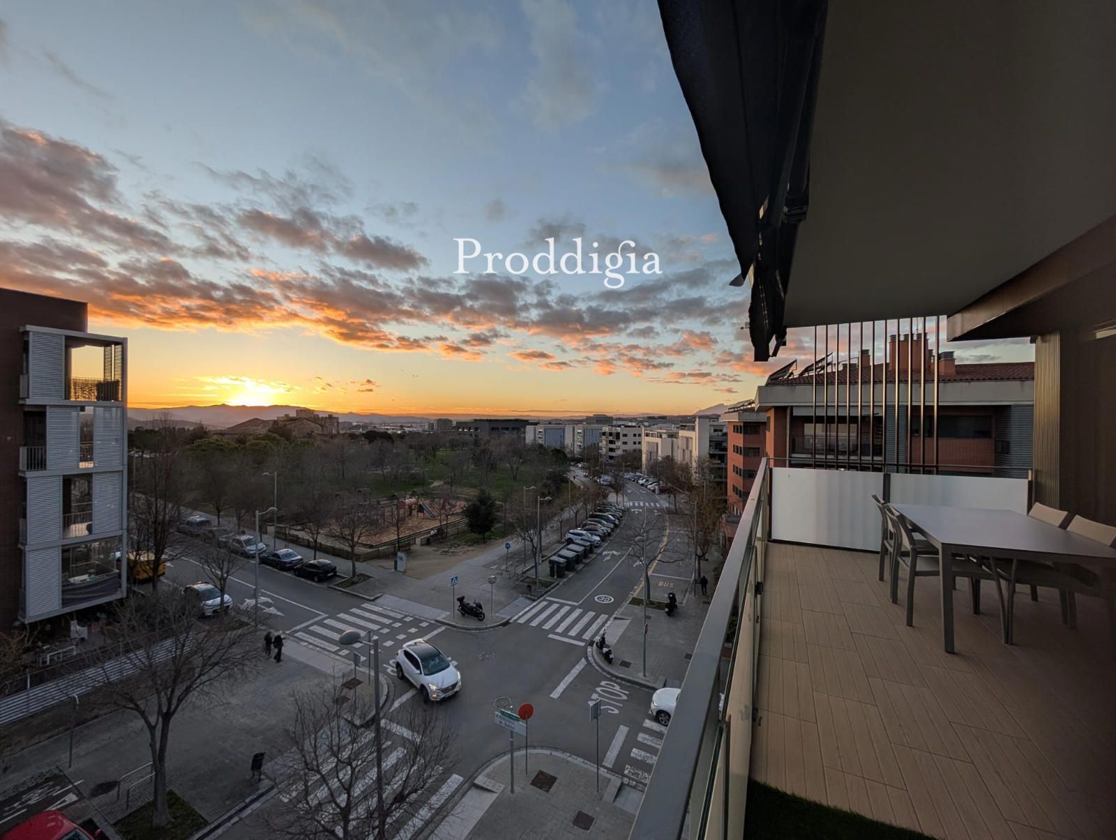 Vista exterior de Àtic en venda en Sant Cugat del Vallès amb Aire condicionat, Calefacció i Terrassa