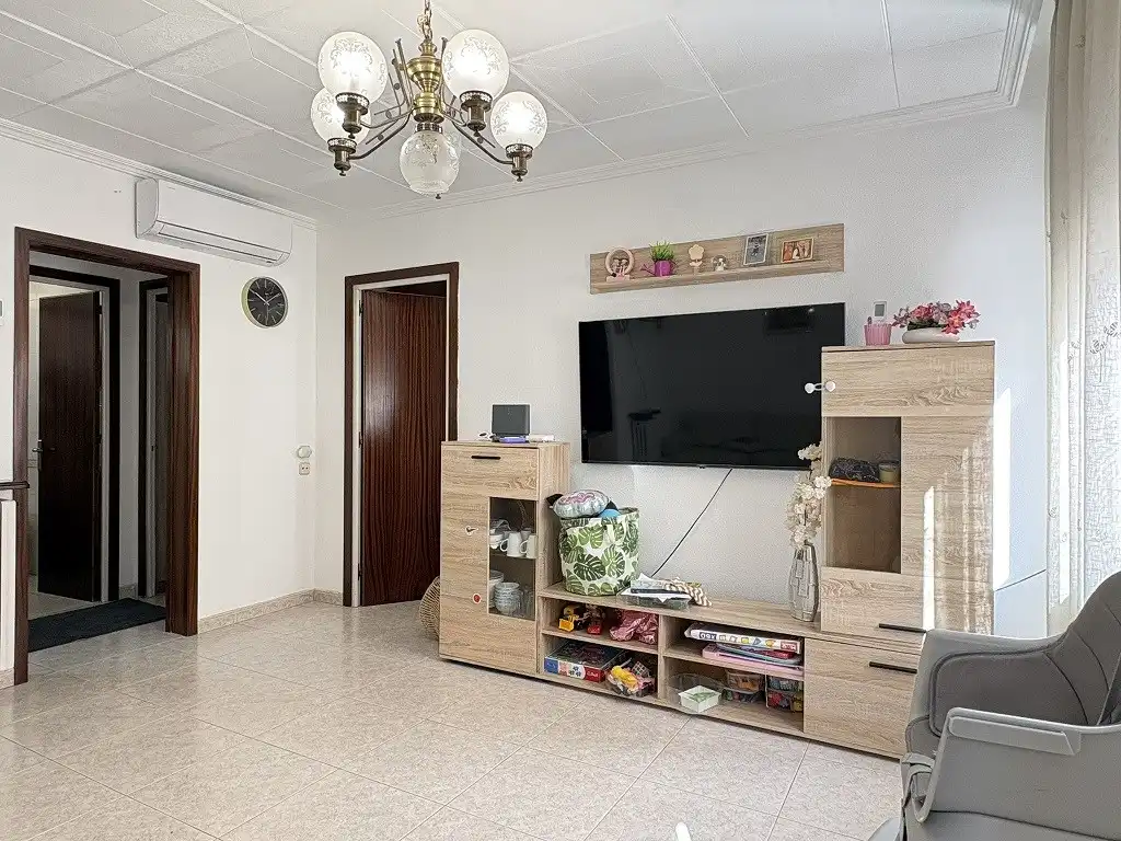 Sala d'estar de Pis en venda en Olot amb Calefacció, Traster i Balcó