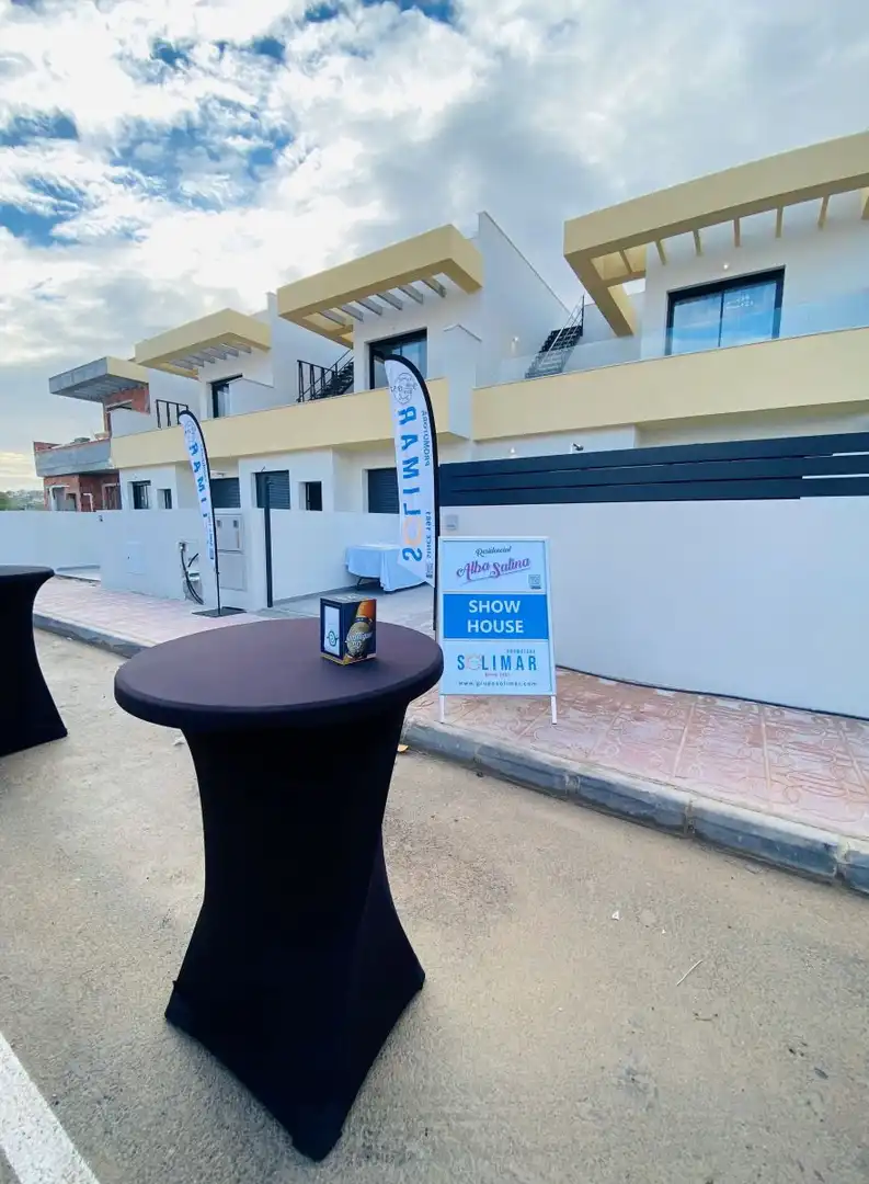 Detached house with pool for sale in Centro