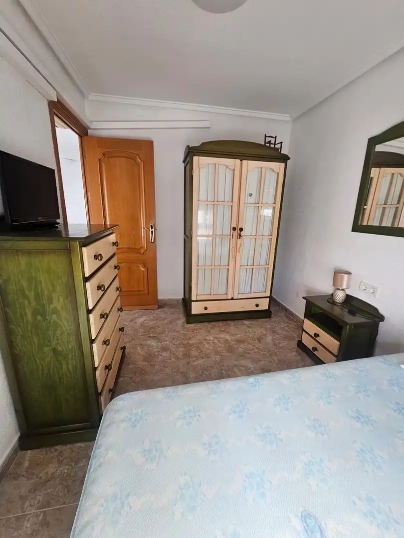 Dormitori de Apartament de lloguer en Torrevieja amb Aire condicionat, Calefacció i Terrassa