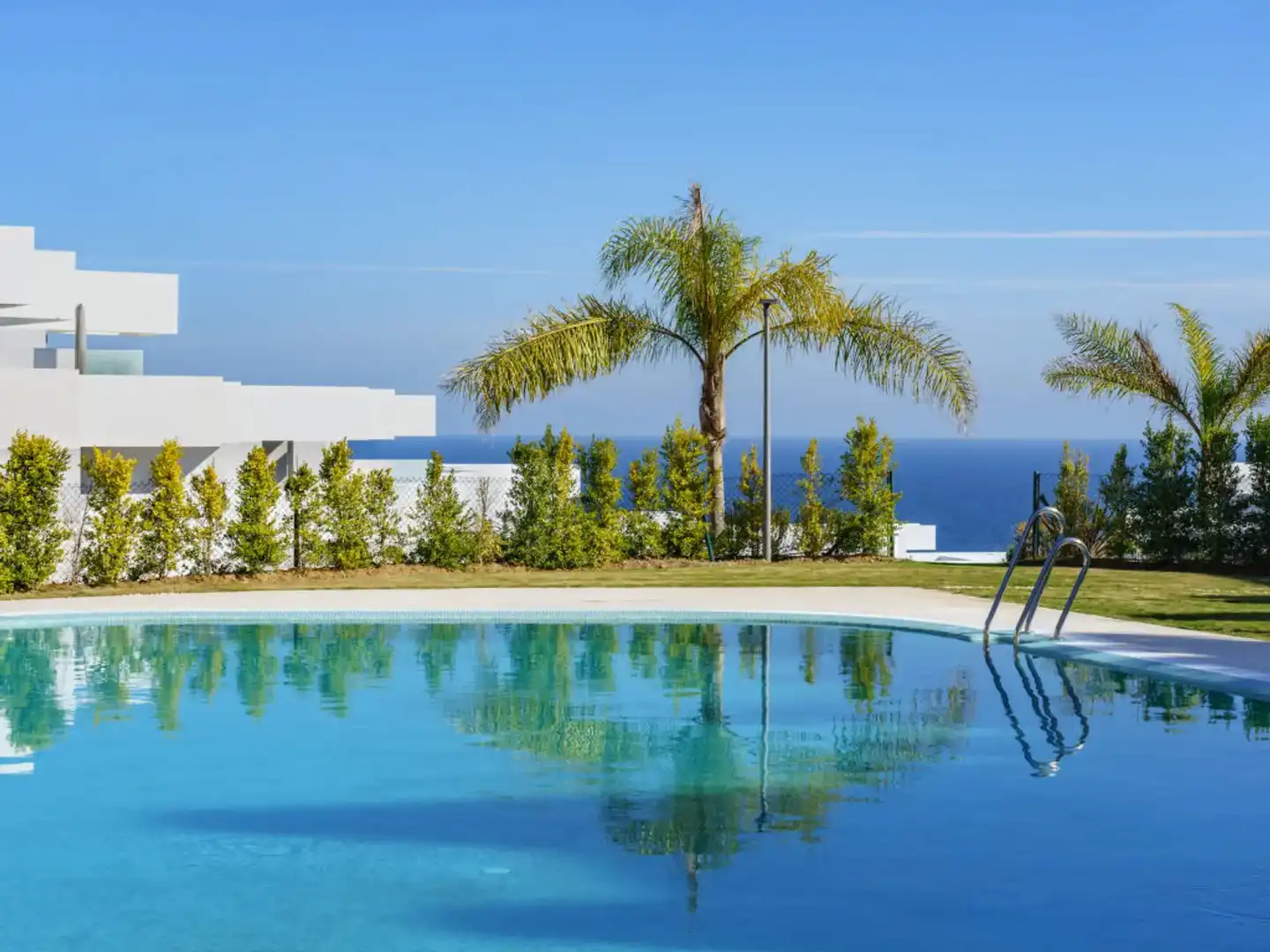 Schwimmbecken von Dachboden zum Verkauf in Manilva mit Klimaanlage, Heizung und Terrasse