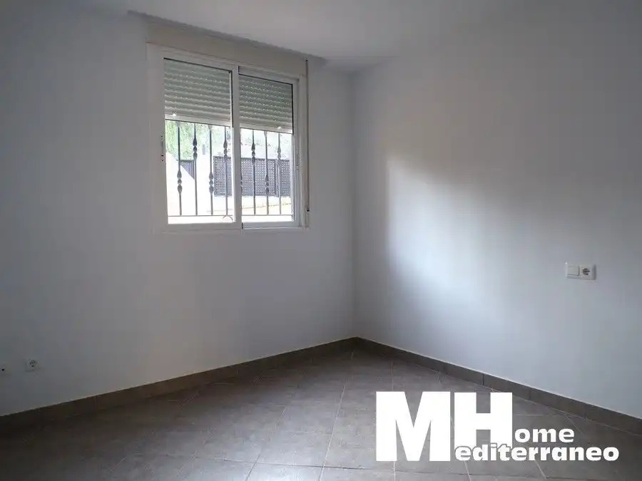 Habitación de Casa adosada en venta en Gilet con Aire acondicionado