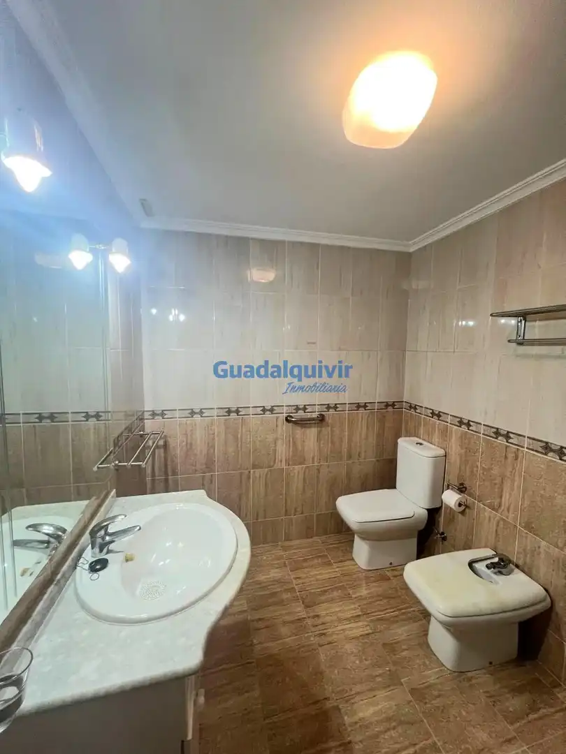 Bany de Casa adosada en venda en Montequinto amb Aire condicionat, Jardí privat i Traster