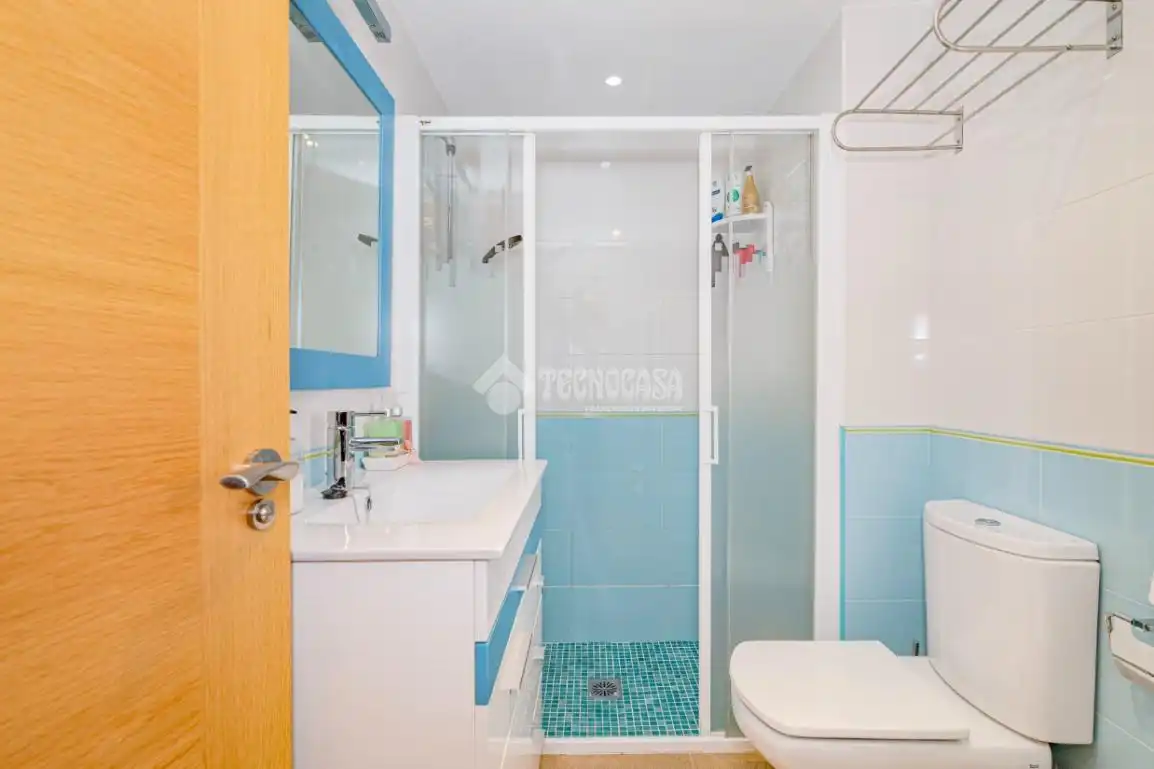 Baño de Piso en venta en Lucena con Aire acondicionado y Amueblado