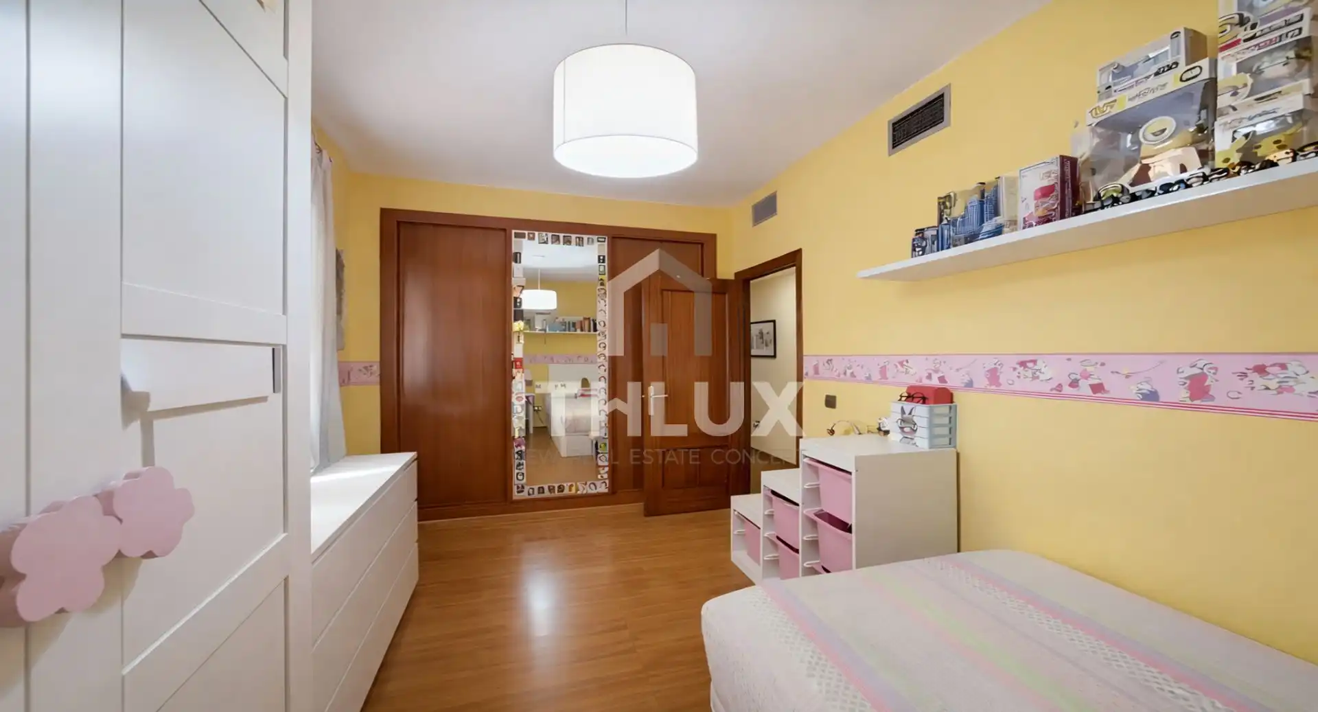 Bedroom of Flat for sale in Sevilla  with Air Conditioner and Terrace