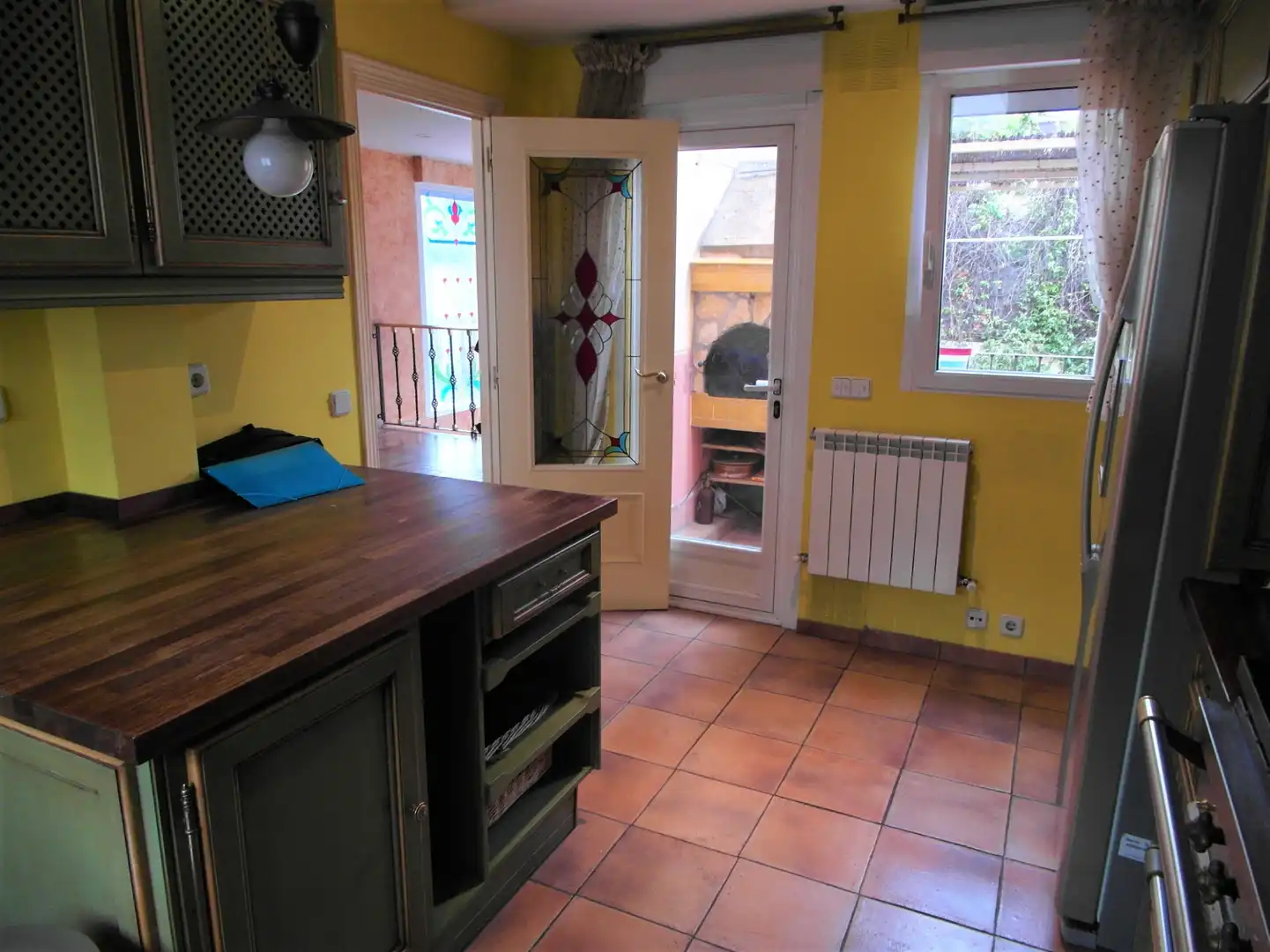Cocina de Casa adosada en venta en Madrid con Aire acondicionado, Calefacción y Jardín privado