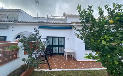 Vista exterior de Casa adosada en venda en Algeciras amb Jardí privat i Terrassa