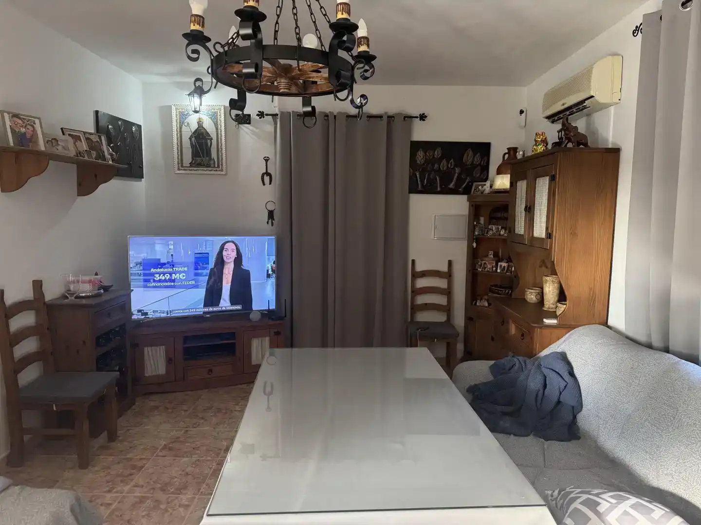 Sala d'estar de Casa o xalet en venda en Carmona amb Aire condicionat, Jardí privat i Traster