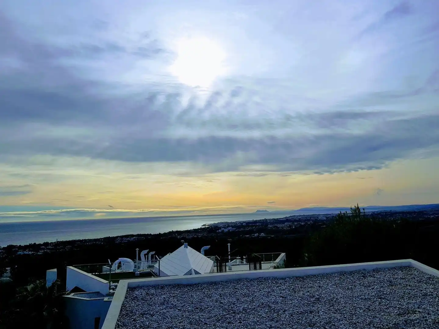 Vista exterior de Casa adosada de lloguer en Marbella amb Aire condicionat, Jardí privat i Piscina