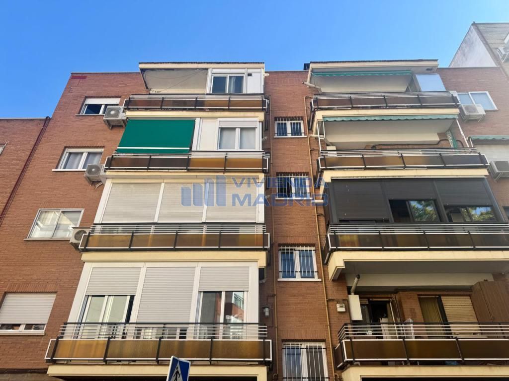 Vista exterior de Pis en venda en  Madrid Capital amb Parquet, Terrassa i Traster