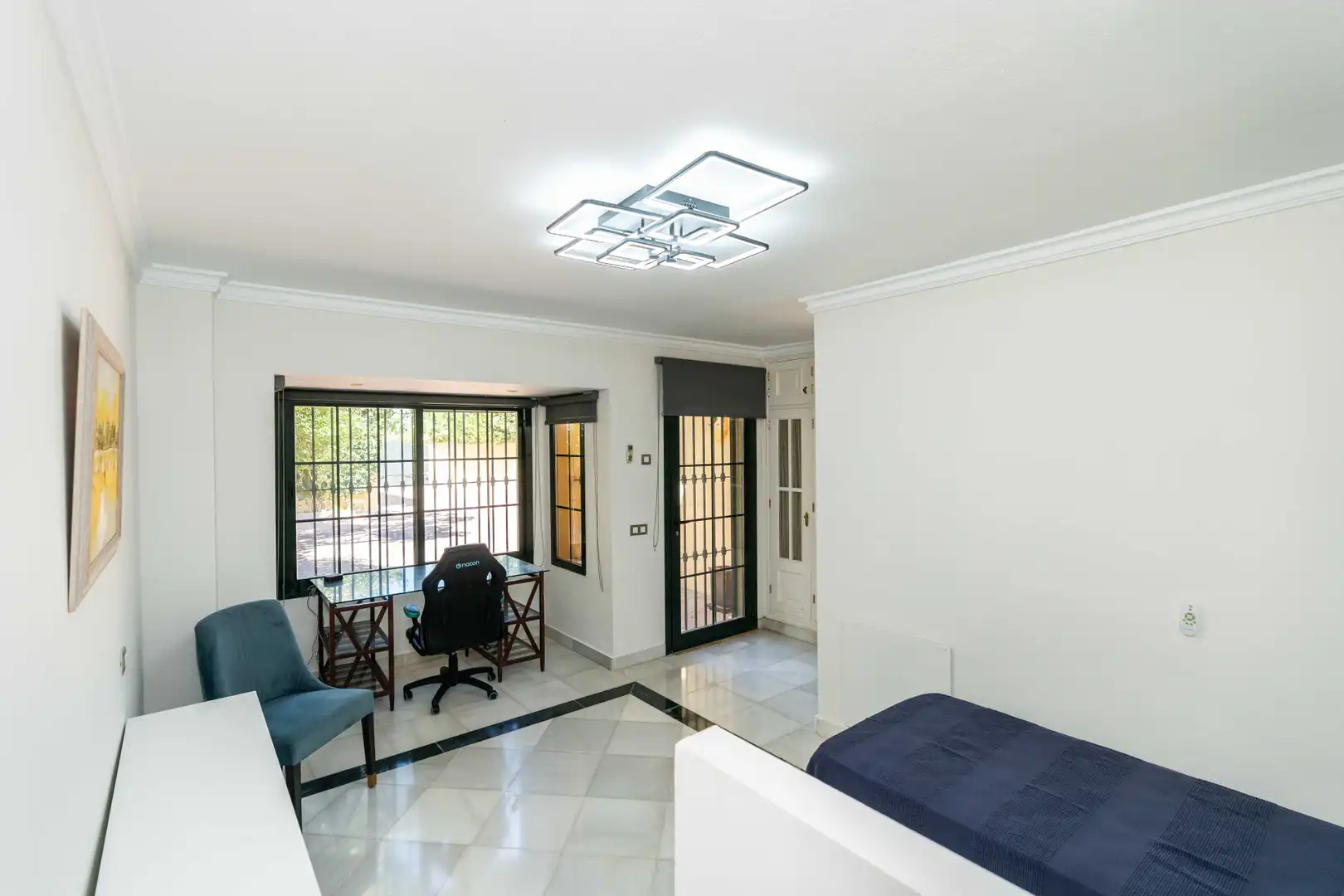 Dormitori de Casa o xalet en venda en Marbella amb Aire condicionat, Jardí privat i Terrassa