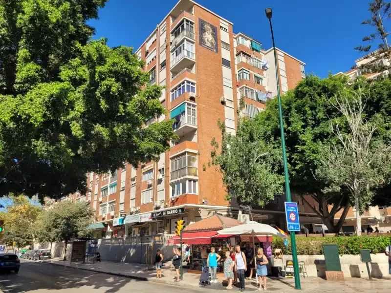Vista exterior de Piso en venta en Málaga con Aire acondicionado, Calefacción y Horno