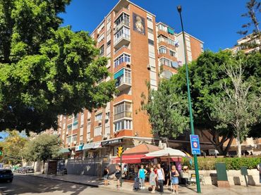Piso con ascensor en venta en Calle Alcalareño 3