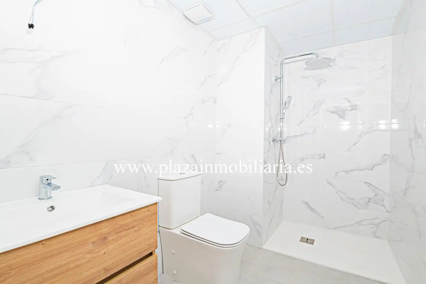 Bathroom of Flat for sale in Lucena  with Parquet flooring, Swimming Pool and Balcony