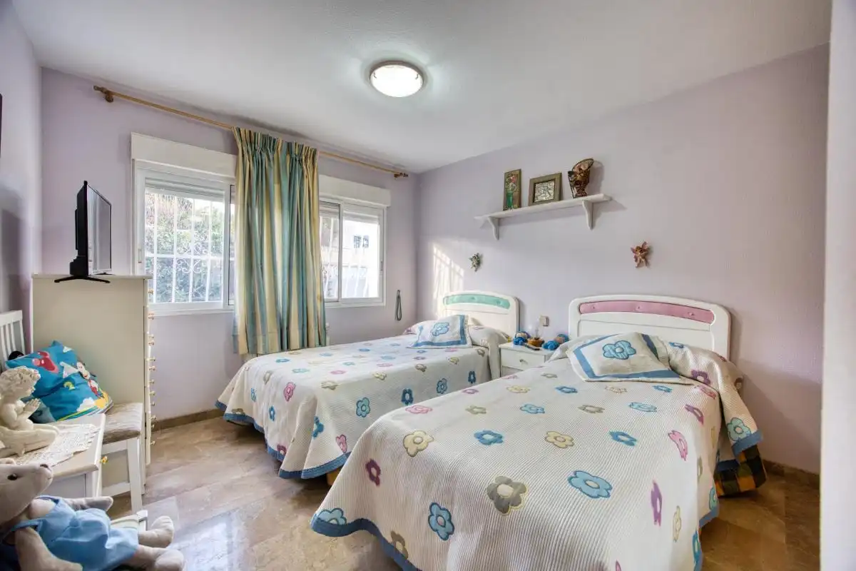 Habitación de Casa o chalet en venta en L'Alfàs del Pi con Aire acondicionado, Calefacción y Jardín privado