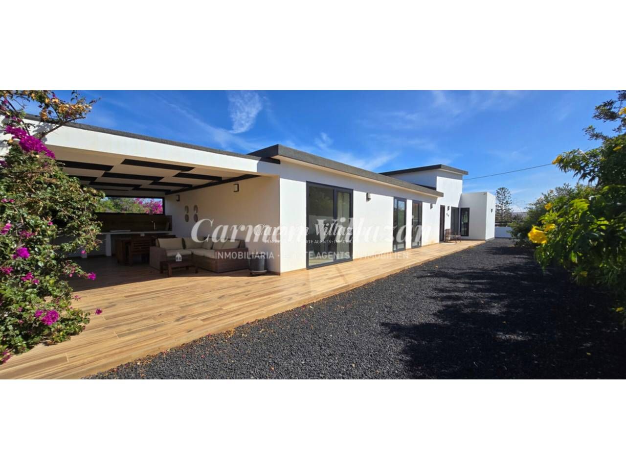 Vista exterior de Casa o xalet en venda en Puerto del Rosario amb Jardí privat, Terrassa i Traster