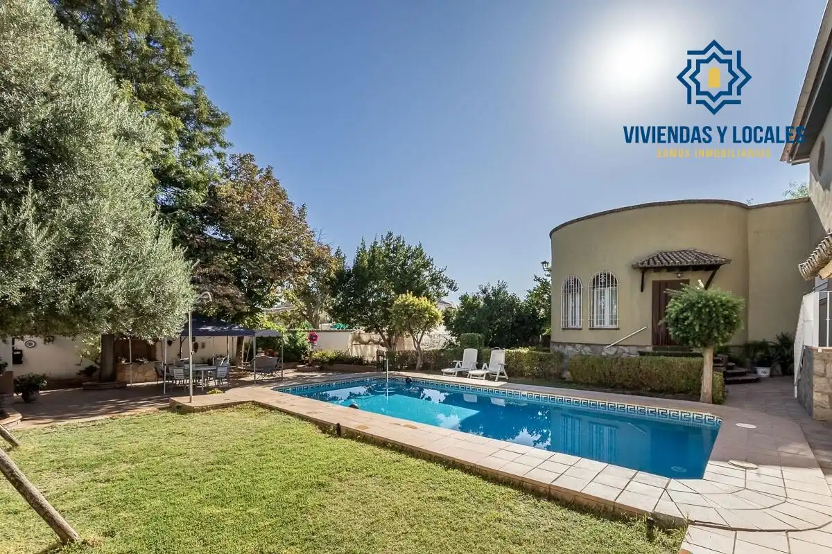 Chalet con piscina en venta en Residencial Triana - Barrio Alto, imagen 2