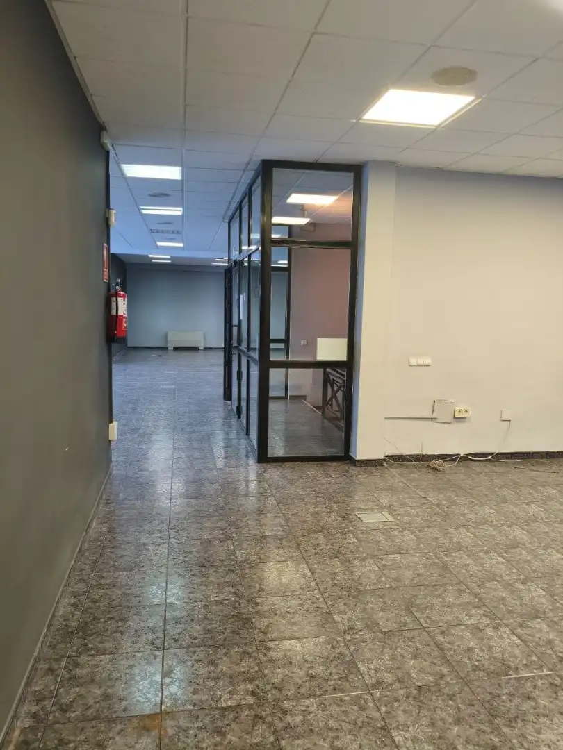 Nau industrial de lloguer en Peligros amb Calefacció i Alarma