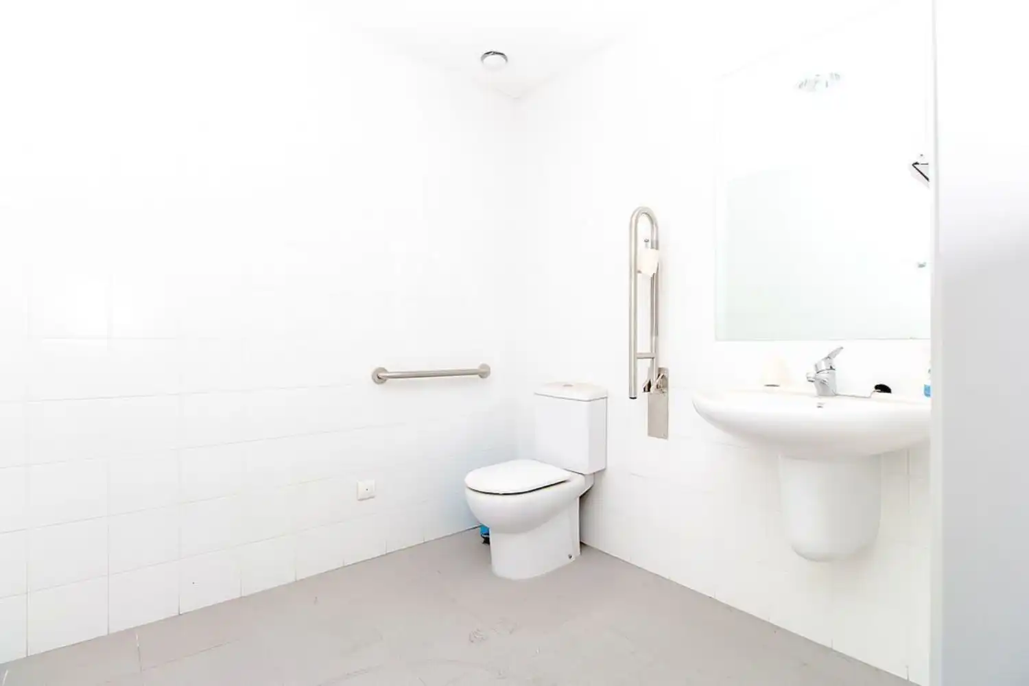 Bathroom of Commercial properties for sale in Ciudad Real  with Air Conditioner
