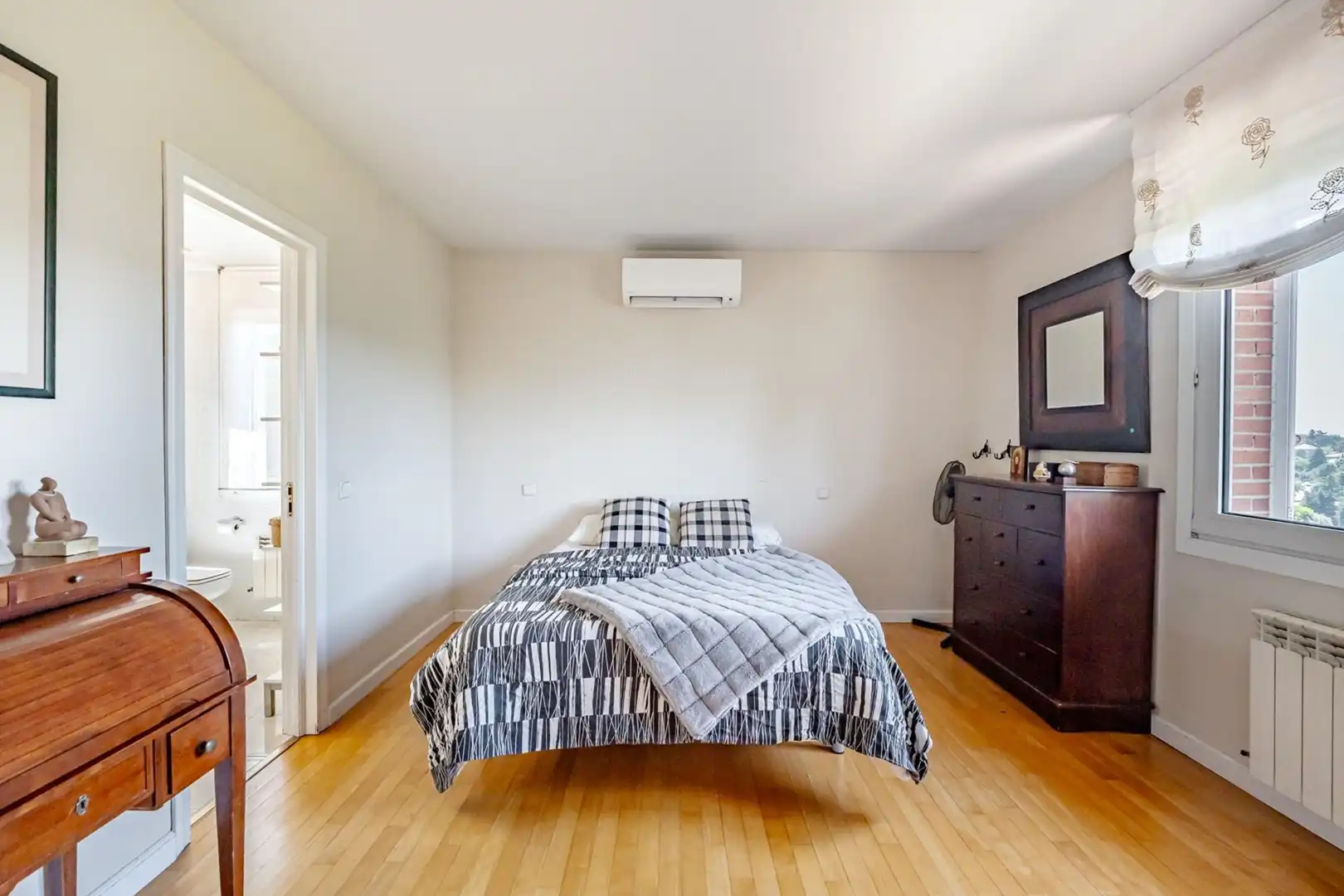 Habitación de Casa o chalet en venta en Las Rozas de Madrid con Aire acondicionado, Calefacción y Jardín privado