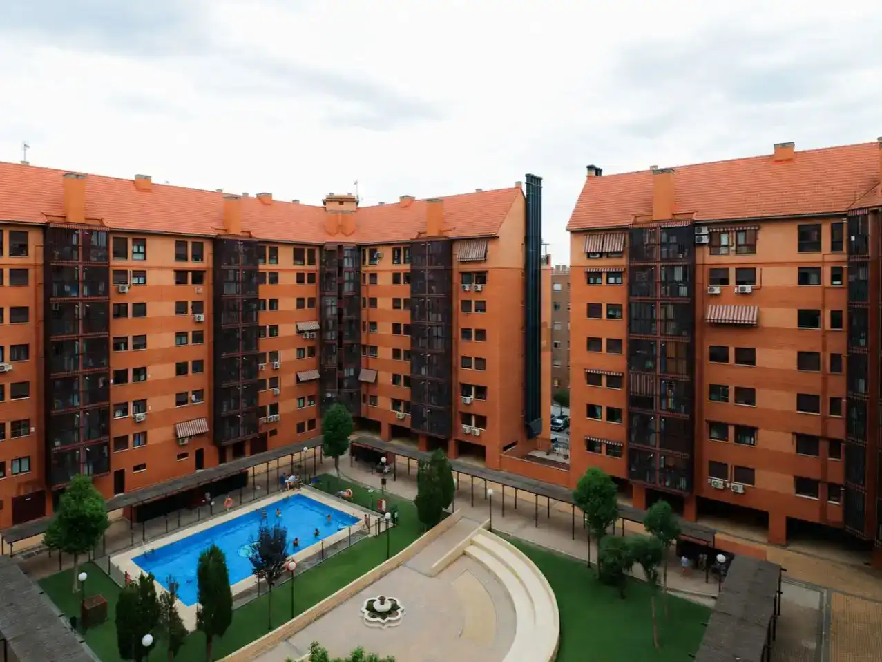 Vista exterior de Pis en venda en  Madrid Capital amb Aire condicionat, Piscina i Balcó