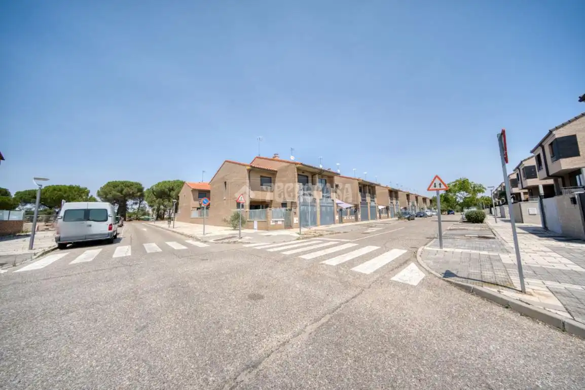 Casa adosada en venta en Laguna de Duero