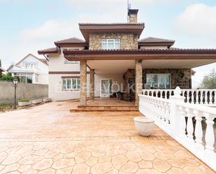 Vista exterior de Casa o xalet en venda en Los Molinos amb Jardí privat