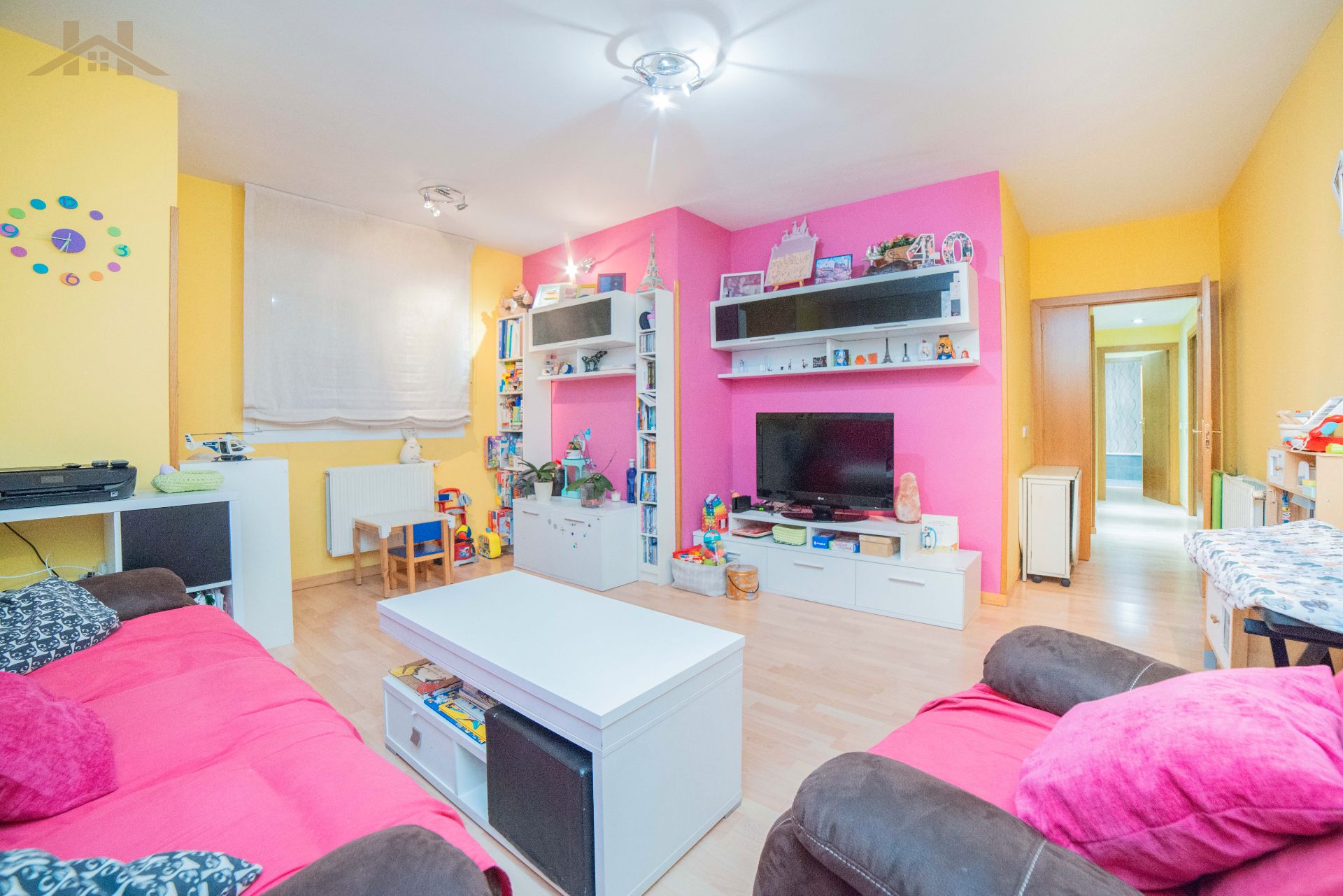 Sala d'estar de Pis en venda en Parla amb Calefacció, Moblat i Piscina comunitària