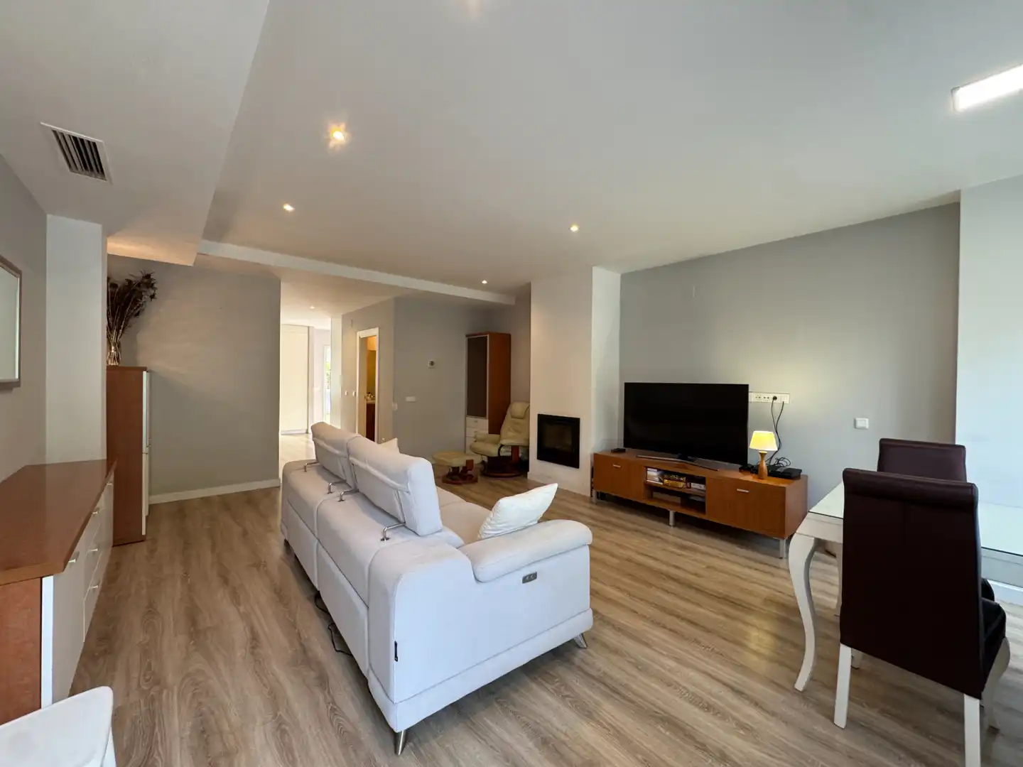 Sala d'estar de Casa adosada en venda en Alhaurín de la Torre amb Aire condicionat, Calefacció i Jardí privat