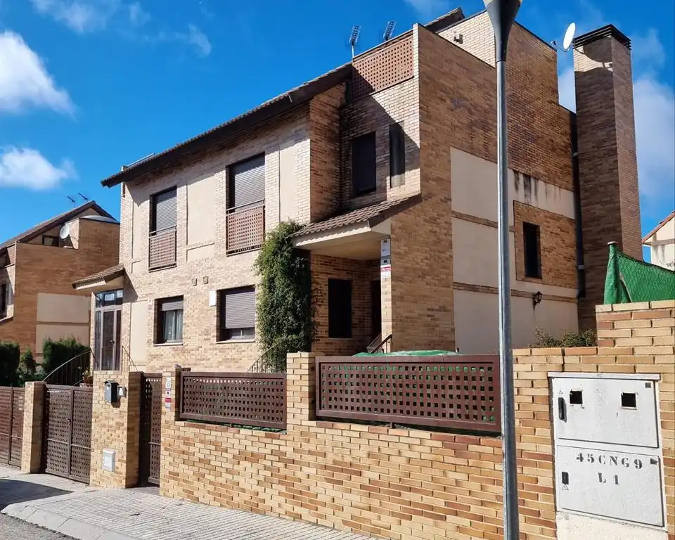 House for sale in Caceres