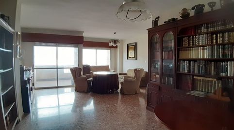 Amplio piso PARA REFORMAR en calle Nueva