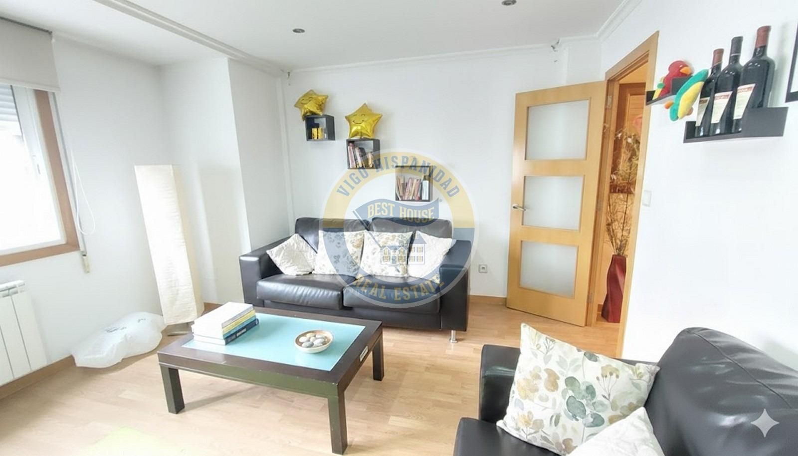 Sala d'estar de Pis en venda en Vigo  amb Calefacció i Traster