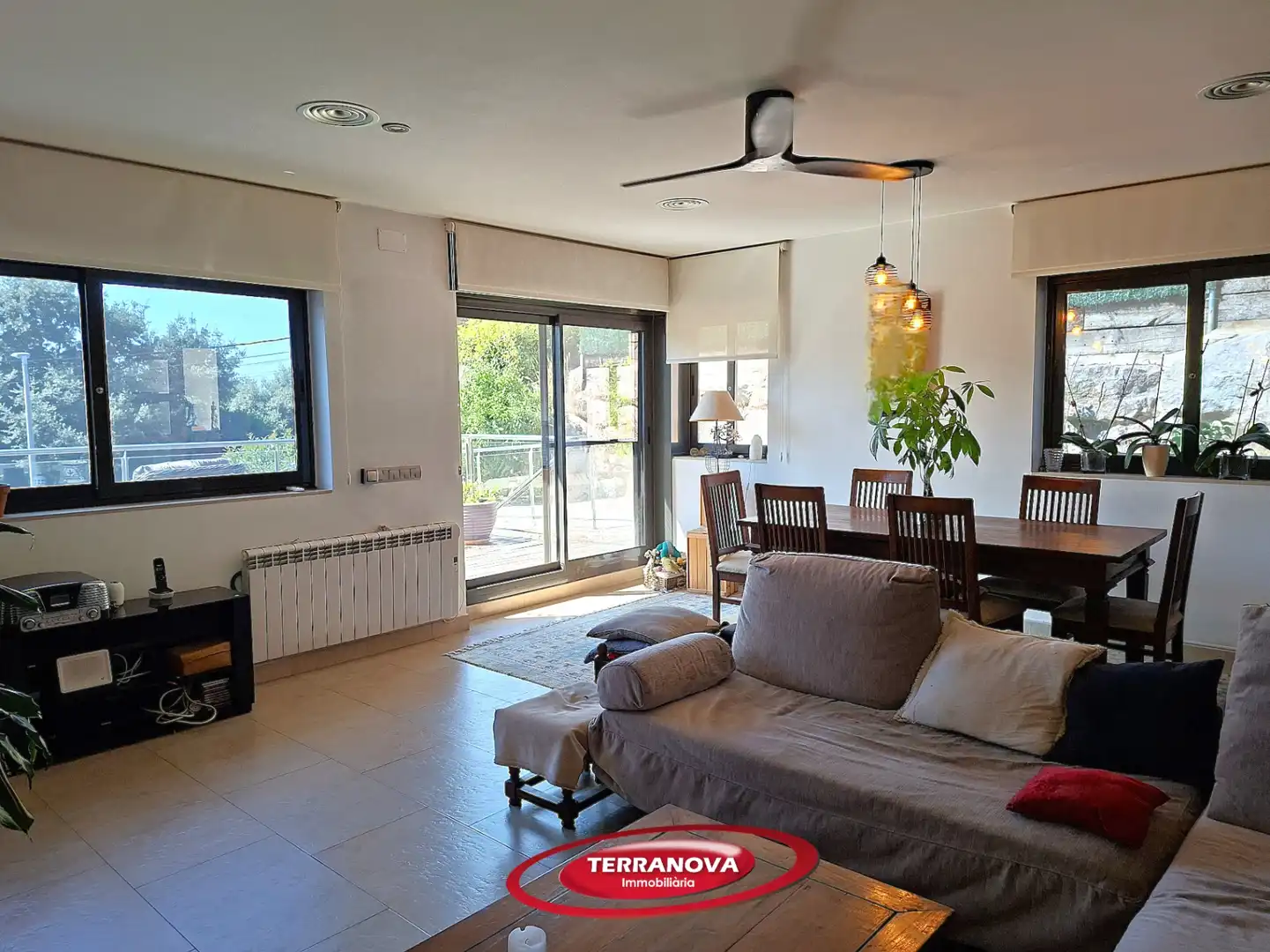 Sala d'estar de Casa o xalet en venda en L'Ametlla del Vallès amb Aire condicionat, Calefacció i Jardí privat