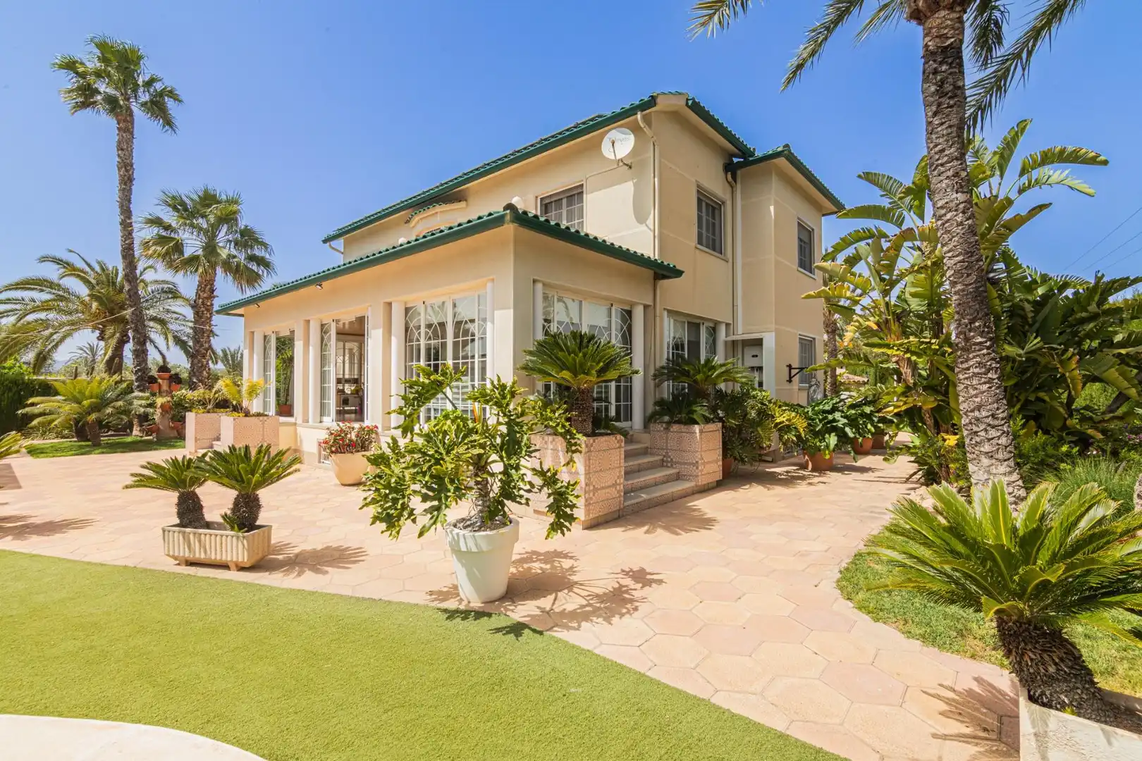Vista exterior de Casa o chalet en venta en Elche / Elx con Jardín privado, Terraza y Piscina