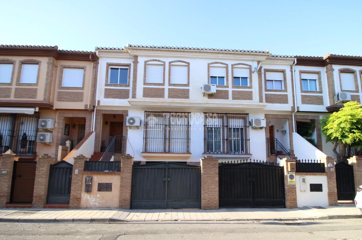 Casa adosada en venta en Residencial Triana - Barrio Alto