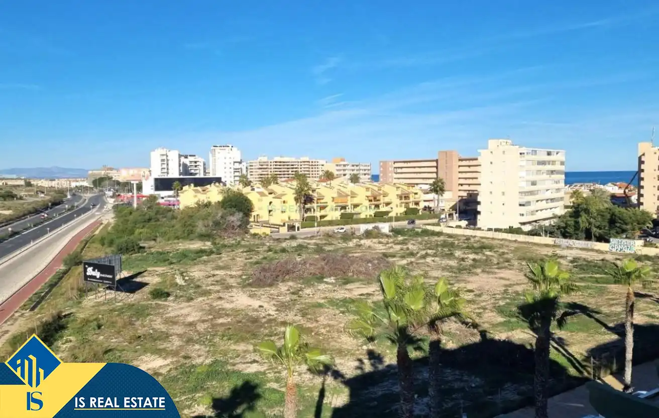 Vista exterior de Estudi en venda en Torrevieja amb Calefacció, Terrassa i Moblat